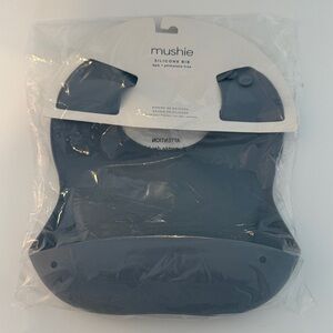Mushie Silicone Bib in ‘Trade Winds’